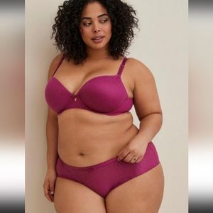 NWT TORRID SIMPLY SPACER LACE MID-RISE CHEEKY KEYHOLE PANTY- FUCHSIA 5X(28W) NWT